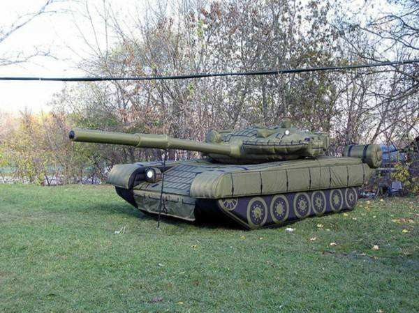 乌什陆地军事假目标坦克